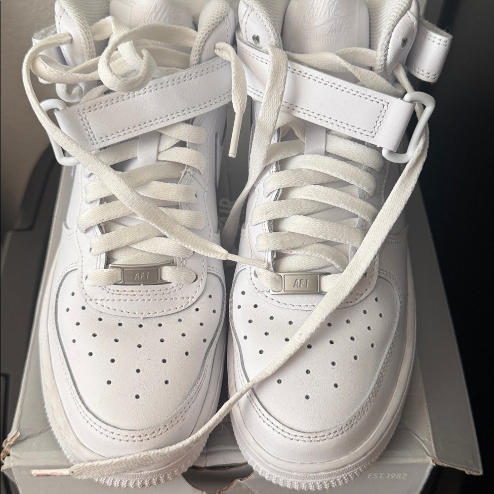 Nike Air Force 1 Mid Le White High-Top Sneaker